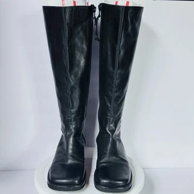 Bota DONALD J PLINER Talla 7 Cuero Negro Elastizada Cremallera Alta Equitación Foto 1 de 4