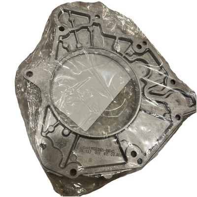 Placa de retención de sello de cigüeñal Mercedes Benz OEM A 137 011 02 08 Foto 1 de 3