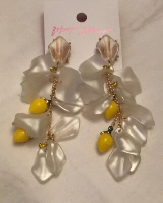 Pendientes colgantes Betsey Johnson tono dorado pétalos blancos inestables, limones y cristal nuevos con etiquetas Foto 1 de 4