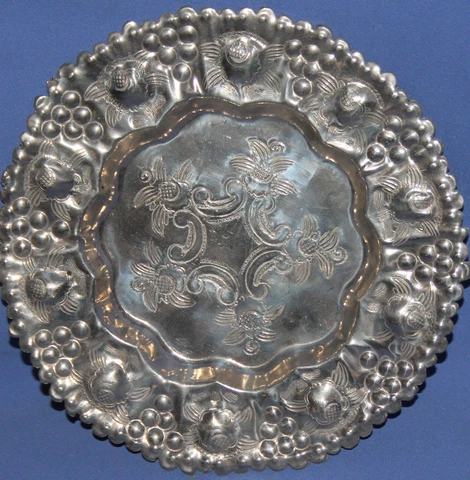 VINTAGE HAND MADE DECORATIVE TIN ORNATE FLORAL PLATE Cover