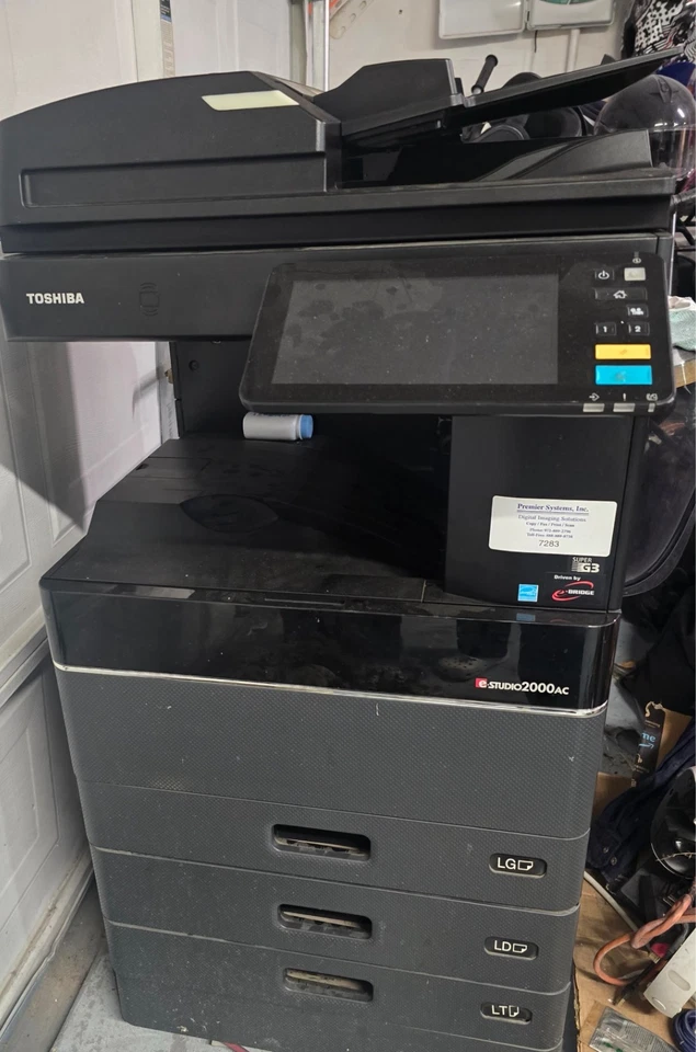 impresora láser color todo en uno inalámbrica Foto 1 de 3