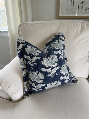Novo com etiquetas 2 capas de travesseiro Pottery Barn Flora azul estampado 18" frete grátis - Imagem 1 de 4