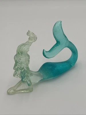 Персонализированная декоративная фигурка русалки ручной работы из прозрачной полимерной смолы - Изображение 1 из 4