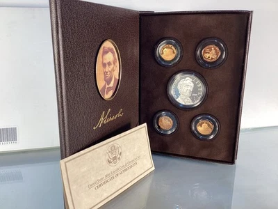 US Mint 2009 Lincoln Coin and Chronicles Set with COA inc. Silver Commemorative - Image 1 of 3