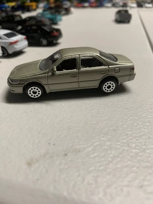 Motormax Toyota Camry 1997-2001 Diecast Car 1:64 Scale - Image 1 of 3