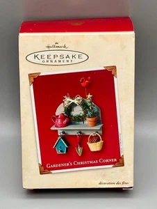 Hallmark Keepsake Gardener's Christmas Corner adorno de Navidad 2002 vintage - Imagen 1 de 6