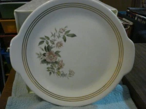 Royal China Vintage Warranted 22-K Gold Shelly Medium Handled Plate - Picture 1 of 4