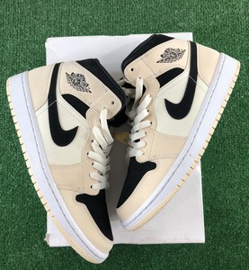 Air Jordan 1 Mid WMNS \