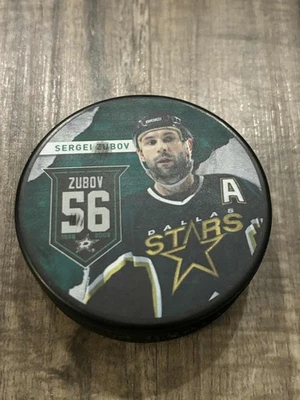 Disco de hockey de retiro Dallas Stars NHL Sergei Zubov #56 Foto 1 de 2