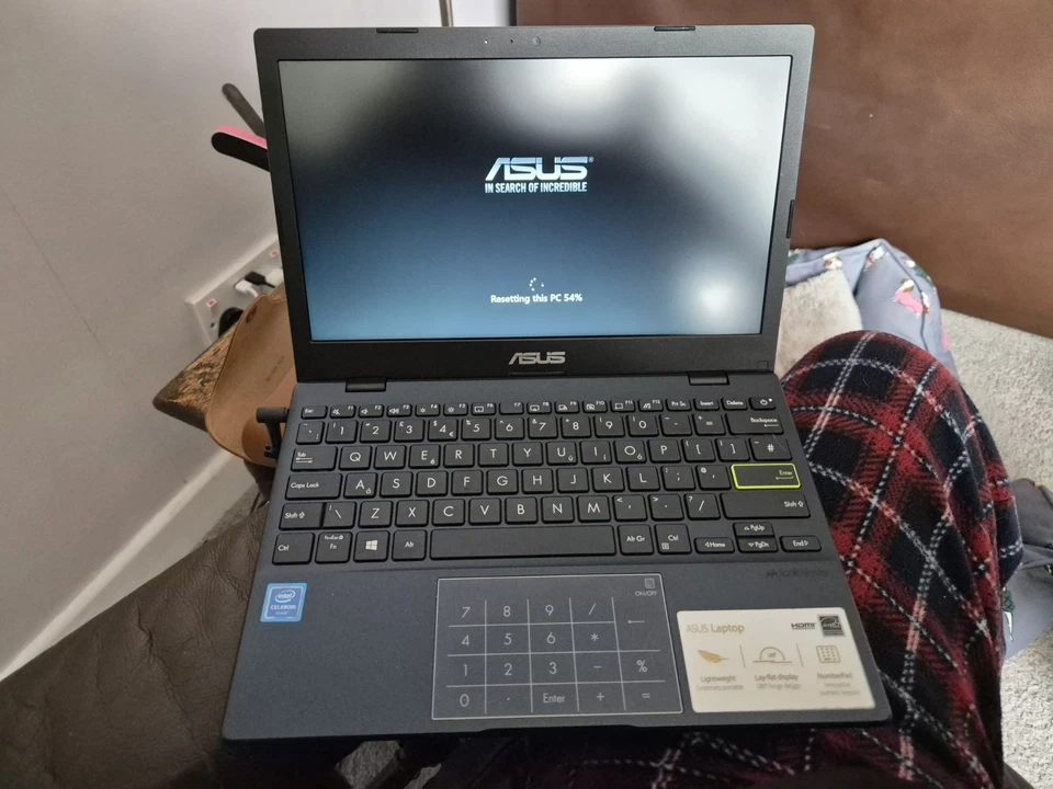 ASUS E210MA-GJ181WS Celeron Win11 4GB RAM 128GB+64GB eMMC 11.6 Laptop Blue - Image 1 of 4