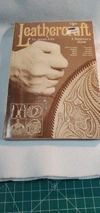 LEATHERCRAFT Anfängerhandbuch von James Artis DAFRAN 1972 TPB Gürtel, Taschen, Geldbörsen - Bild 1 von 8