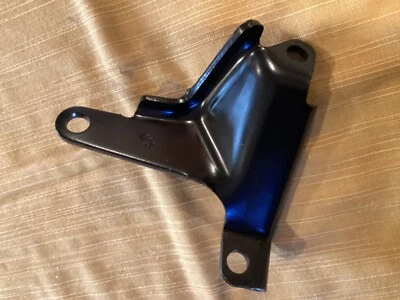 GM - AC Compressor Bracket 1987-89 Chevy GMC Safari Astro Vans 4.3L  #10054884 - Image 1 of 3