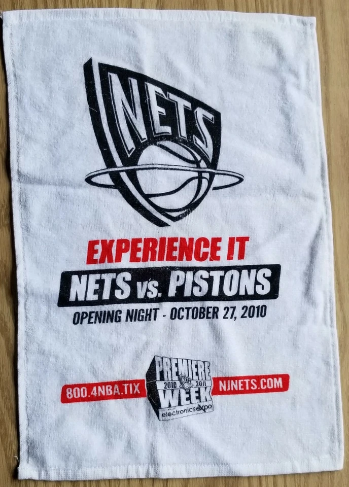 New Jersey Nets Detroit Pistons 27 de octubre 2010 Toalla de rally de noche de apertura  Foto 1 de 1