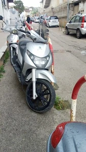 scooter 250 Beverly colore grigio da rifare motore 300 euro più da fare passaggi - Foto 1 di 3