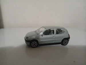 Renault Clio Burago 1 43 - Foto 1 di 4