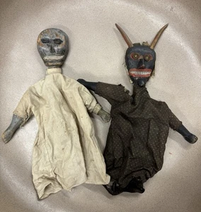 Antigua marioneta de arte popular del siglo XIX tallada a mano Lucifer y esqueleto - Imagen 1 de 23
