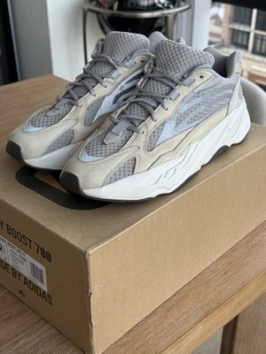 Talla 12.5 - Adidas Yeezy Boost 700 V2 Crema Foto 1 de 4