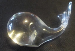 FIGURA/CARTA BALENA IN VETRO ARTISTICO SOFFIATO A MANO TRASPARENTE LUNGHEZZA 4 1/2" - Foto 1 di 3