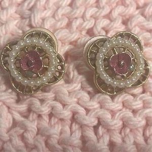 1928 Brand Stud Earrings Rose Center Tiny Faux Pearls Open Gold Tone Edging - Picture 1 of 8