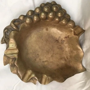Posacenere portasigari Art Decò BRONZO metallo uva foglia vintage - Foto 1 di 11