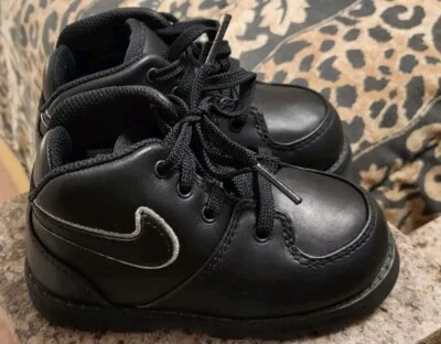 New*  Adorable Nike * Toddler Boy's Boots Size: 7  Black ***** GREAT GIFT *** - Image 1 of 4