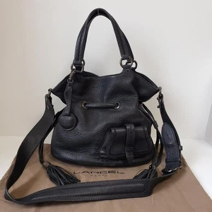 LANCEL Premiere Flirt Leder 2-Wege Schultertasche schwarz mit Quaste Anhänger gebraucht - Bild 1 von 10