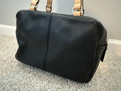 Isaac Mizrahi Black Leather Satchel Handbag Purse Tote Double Zip Gold Hardware - Imagem 1 de 4