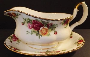 Royal Albert Old Country Roses Gravy Boat & Stand Brand With tag 2 piece - Picture 1 of 8