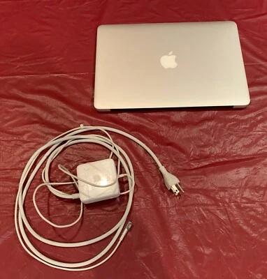 Apple MacBook Air 1,7 GHz Core i5 13" mediados de 2011 A1369 4 GB 128 GB OS X El Capitan Foto 1 de 4