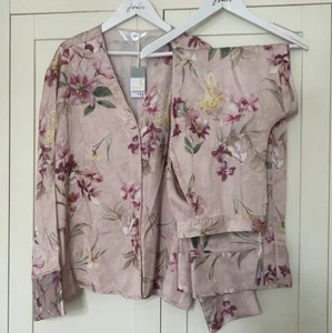 Beautiful Satin Style Ladies Pyjamas Size M/L. - Picture 1 of 10