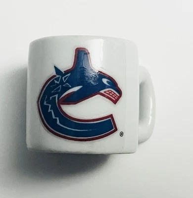 Vancouver Canucks NHL MINIATURA MINI TAZA DE CAFÉ TAZA 1 1/2" TAZA Foto 1 de 2