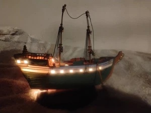 Dept 56 Heritage Village Collection Schiffslampe "The Emily Louise" (neuwertig) - Bild 1 von 10