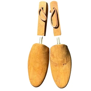 Boot Barn Shoe Trees Size Medium Cedar Spring Loaded Shoe Stretcher Preowned - Picture 1 of 7