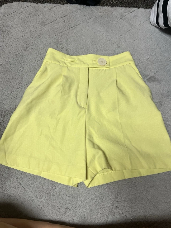 Pantalones Cortos Mujer Zara Talla XS Cintura Alta Preppy Amarillo Primavera Verano  Foto 1 de 3