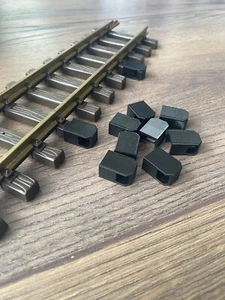 60x Kabelhalter zum Einclipsen  LGB Spur G Garteneisenbahn Schienenhalter Clips - Bild 1 von 2