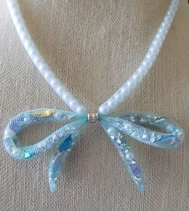 NWT Betsey Johnson Light Blue-Green Mesh Bow Necklace, Faux Pearls/ Crystals - Picture 1 of 7