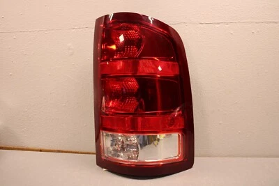 2007 2013 GMC SIERRA 1500 RIGHT SIDE TAIL LIGHT Foto 1 de 4