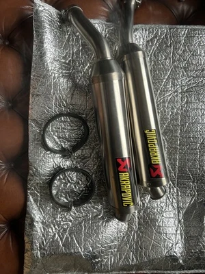 Escape moto Akrapovic titanio nuevo. Para R1 2015 - Imagen 1 de 4