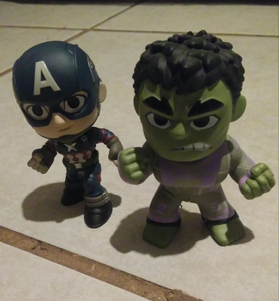 Funko Mystery Mini Avenger Endgame Capitán América y Hulk Lote de 2 Cabezas Bobble Foto 1 de 3