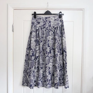 Laura Ashley Vintage Blue & White Floral Skirt Midi Women's Size 10 - Picture 1 of 8