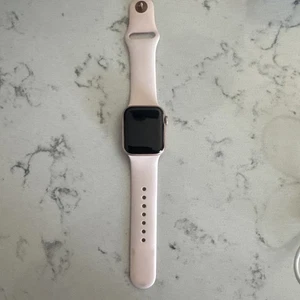 Apple iwatch Series 4 40mm GPS - Photo 1 sur 3