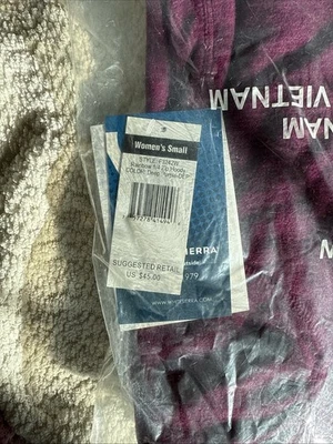 Sudadera con capucha para mujer talla pequeña blanca marca Sierra arco iris cuarto cremallera en púrpura oscuro Foto 1 de 4