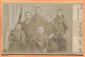 Vermontville MI Retrato de una familia por Morton alrededor de la década de 1890 - Imagen 1 de 2