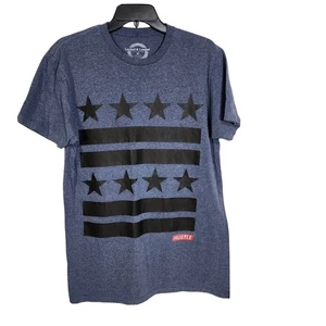 Camiseta Locked Loaded Para Hombre Talla M Azul Estrellas Rayas Gráfico Manga Corta Hustle - Imagen 1 de 6