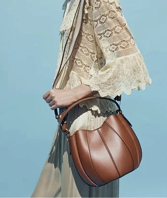 Bolso Zara Bucket con asa con detalle de puntada superior y correa bandolera extraíble y billetera Foto 1 de 4