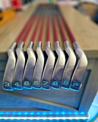 Palos de mujer Acer Series con suela de corte inferior 3,4,5,6,7,8,9,PW, RH, varillas de grafito Foto 1 de 4