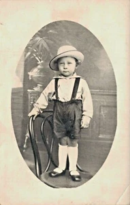 C.P.A PHOTO D'ENFANT AVEC JOUET - Picture 1 of 1