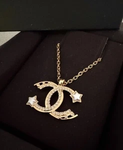 Brand New 2024 AUTHENTIC CHANEL CC Logo Pendant Long Necklace Gold/Pearly Stars - Picture 1 of 11