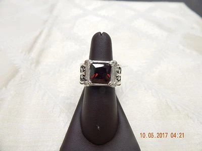 Men's sterling silver Crusader Cross red CZ (cubic zirconia) ring, size 7 - Image 1 of 4