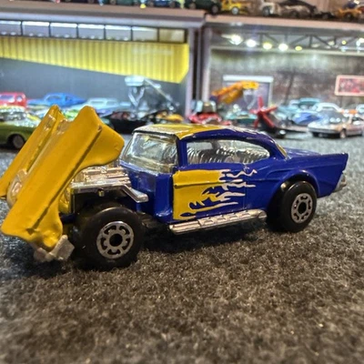 Matchbox Superfast Nº 4 1979 57 Chevy Diecast Car Amarillo Azul Capucha de Apertura Foto 1 de 4